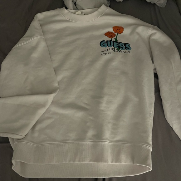 guess sweatshirt size small - Picture 2 of 2